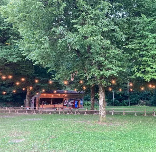 Tavolata - zusammen an einem Tisch auf dem Feldschenplatz