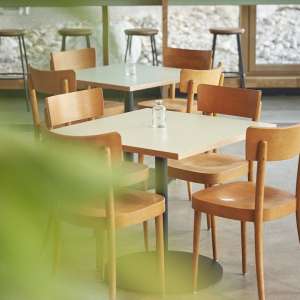 Bio Bistro BaseLink, Stühle und Tische
