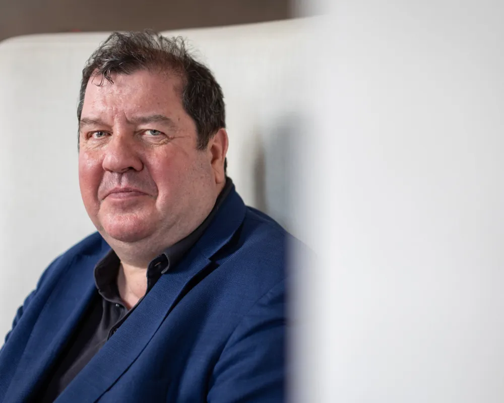 Ivor Bolton, Chefdirigent des Sinfonieorchesters Basel am 07. März 2023 im Stadtcasino Basel und im Probesaal des Sinfonieorchesters am Picassoplatz.