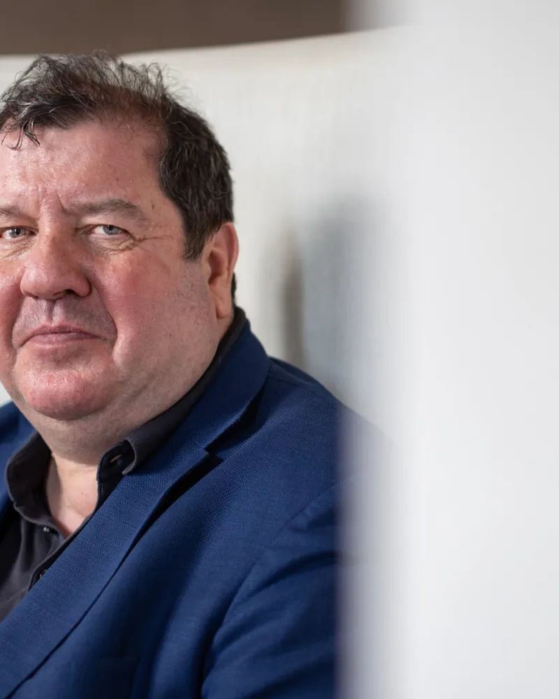 Ivor Bolton, Chefdirigent des Sinfonieorchesters Basel am 07. März 2023 im Stadtcasino Basel und im Probesaal des Sinfonieorchesters am Picassoplatz.