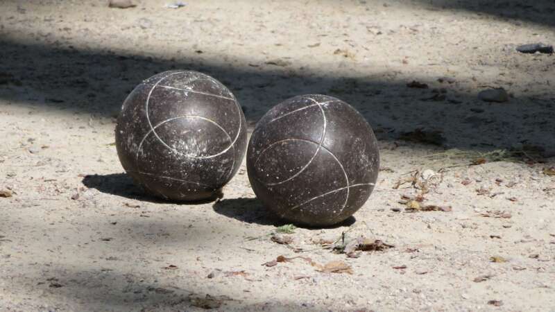 Boule-Spielen unter den Platanen