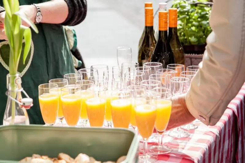 Apéro vor der Kirche