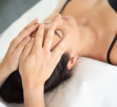 Craniosacraltherapie in der Anwendung.