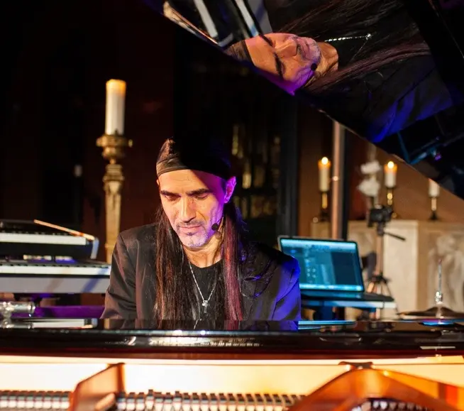 Musiksession in der Kirche mit Diego Rocca