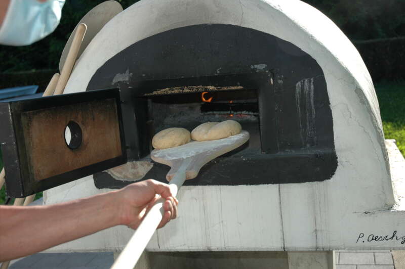 "Eine heisse Sache" - backen im holzbefeuerten Ofen