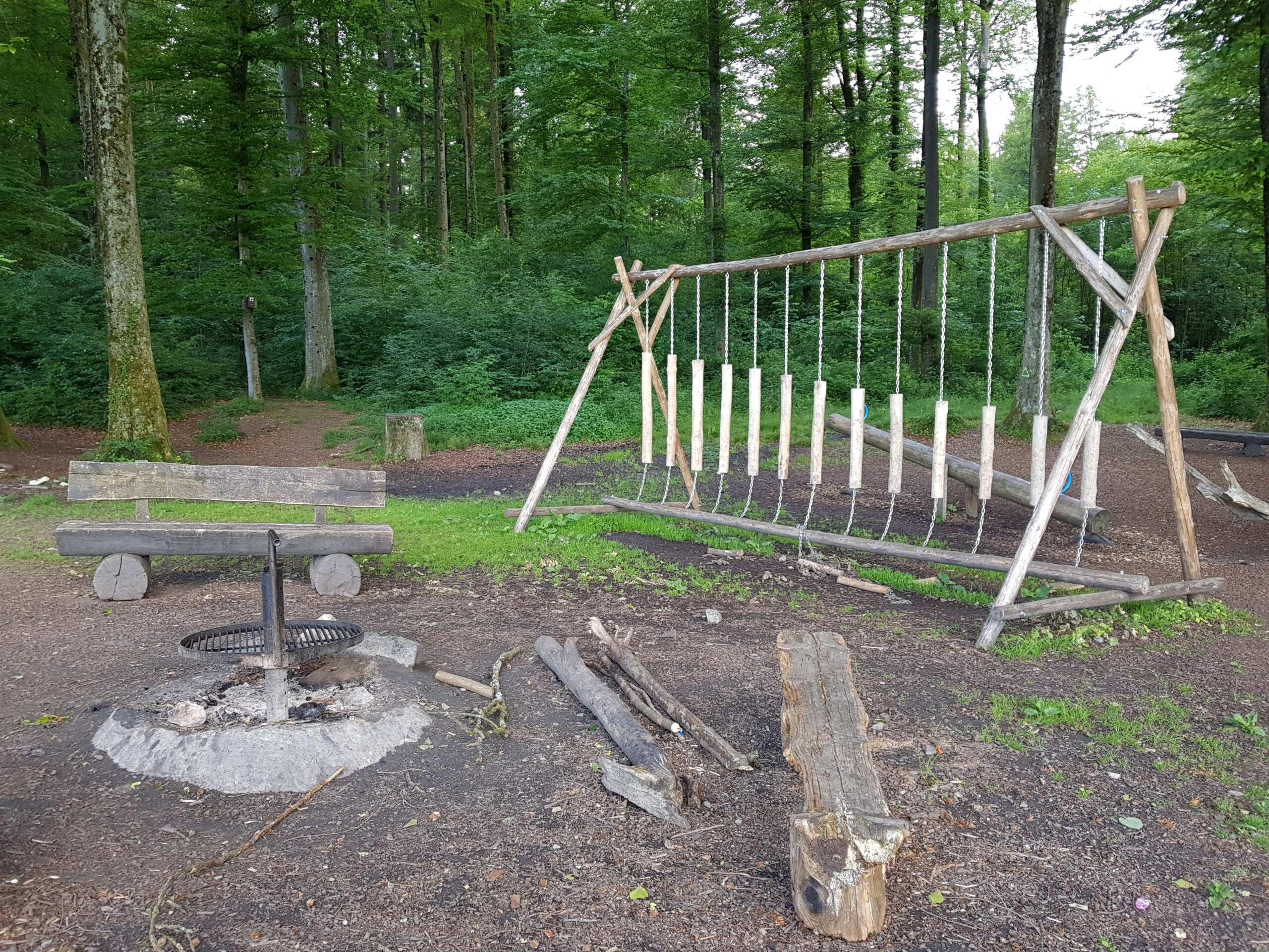 Der Grillplatz bei der Echolinde ist auch ein Spielplatz und Ausgangspunkt für den Planetenweg.