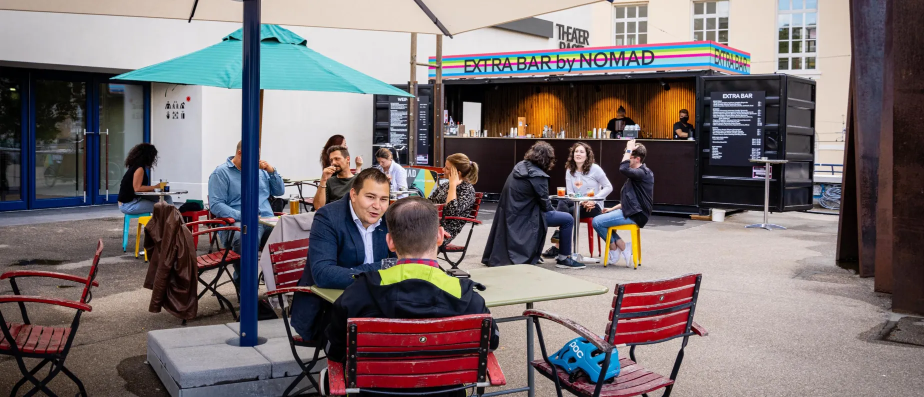 Jetzt belebt die Extrabar den Theaterplatz.