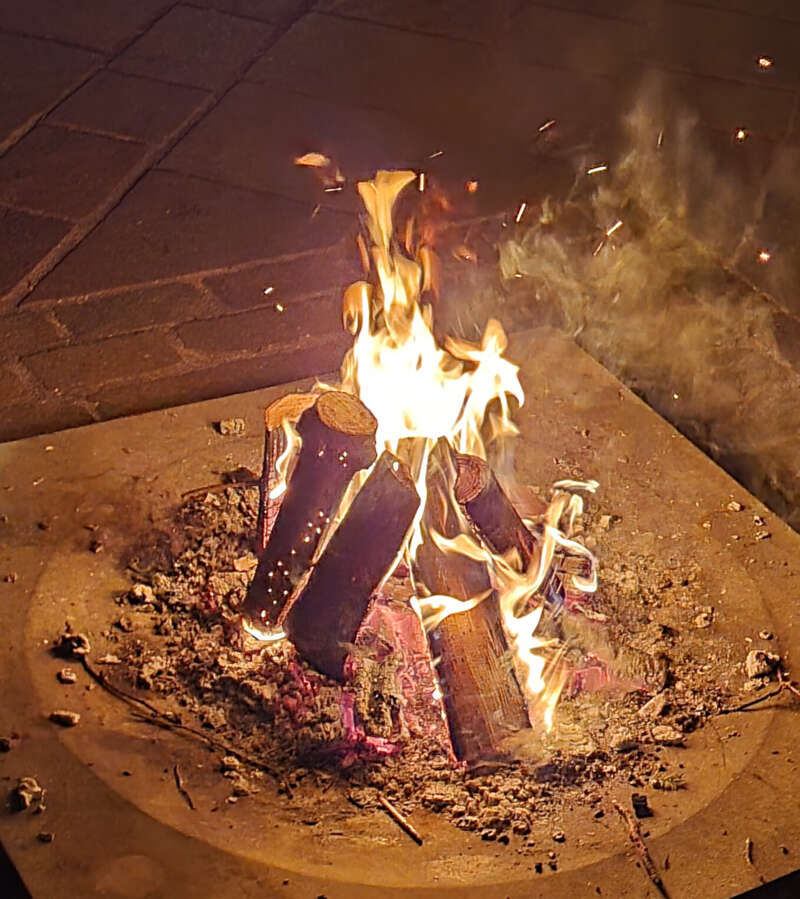 Wort und Musik zu "Feuer und Flamme": Texte von Ruth Näf Bernhard und Musik von Stefano Lai, Margrit Schenker und Annkatrin Bryner