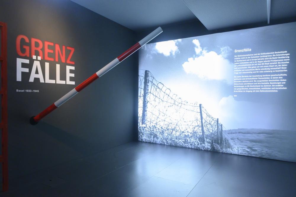 Blick in die Ausstellung «Grenzfälle – Basel 1933–1945»