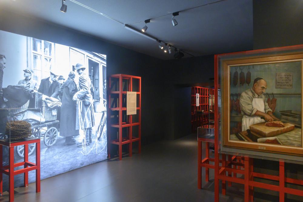 Blick in die Ausstellung «Grenzfälle – Basel 1933–1945»