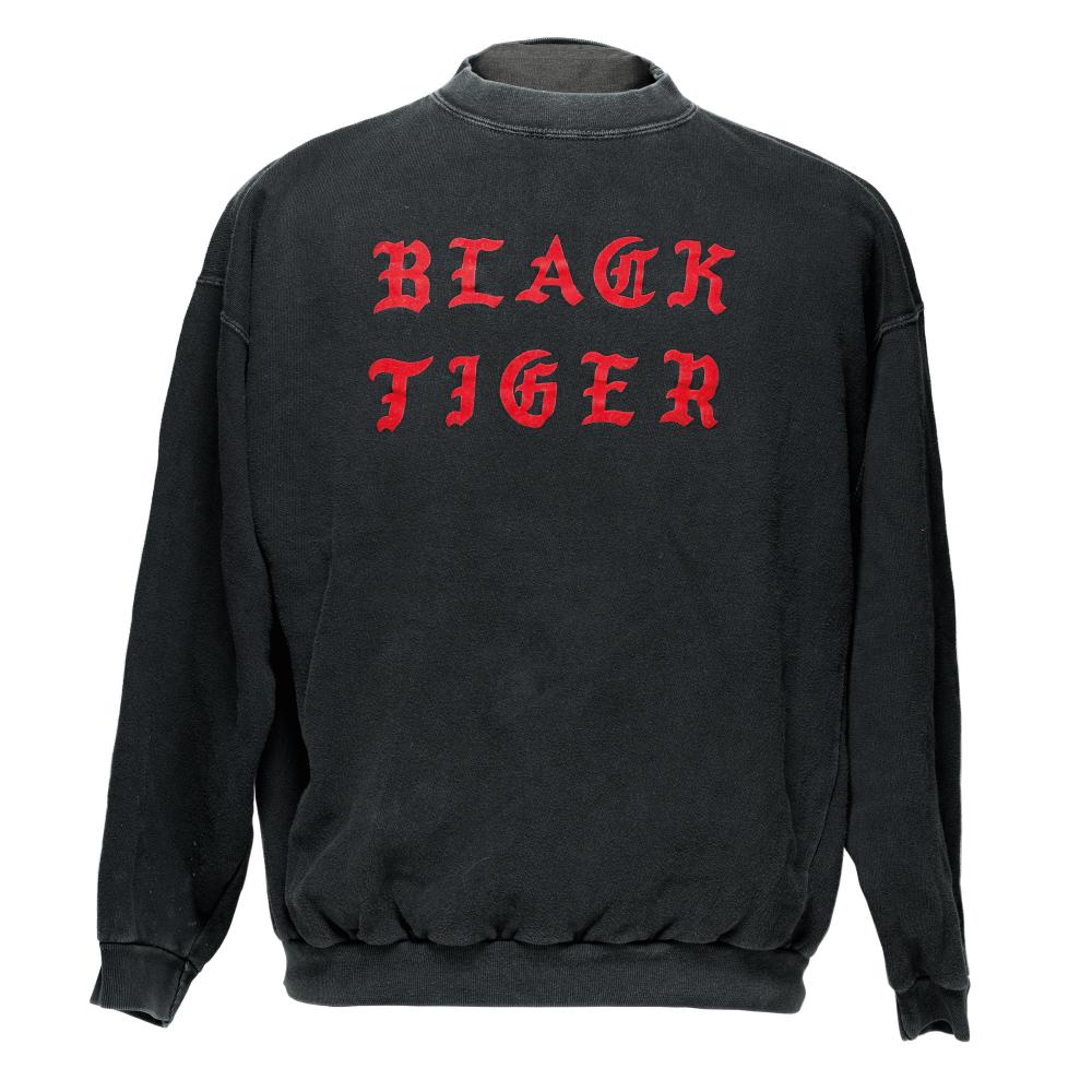 Pullover des Rappers «Black Tiger» // Basel, um 1992 // Baumwolle // Geschenk Urs Baur, Basel // Inv. 2018.1014.