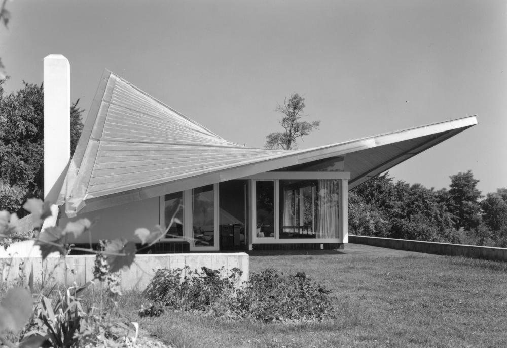 Felix Schwarz, Rolf Gutmann, Haus Vischer, Hégenheim, Haut-Rhin (F), 1960/61. Die extravagante Dachkonstruktion stammt von Ingenieur Heinz Hossdorf.