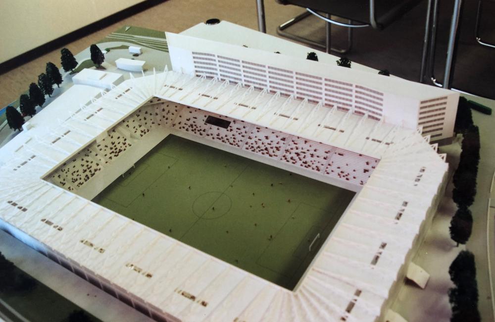 Model von Stadion und Shopping Center durch die Basler Architekten Herzog & de Meuron.