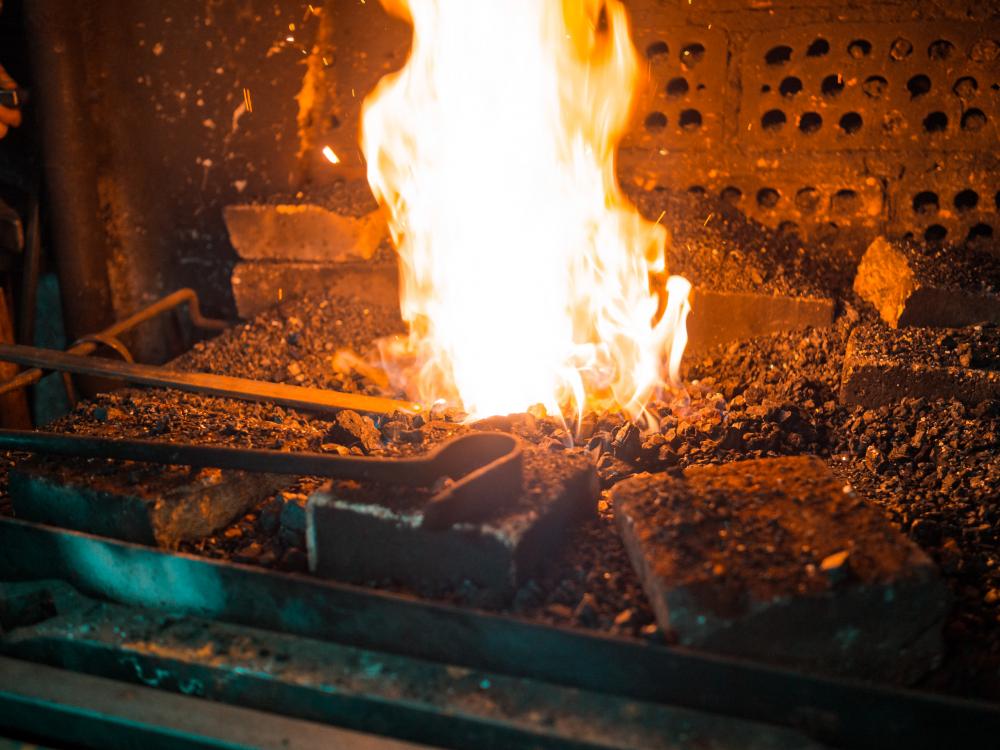 ... die Arbeit mit dem Feuer ...