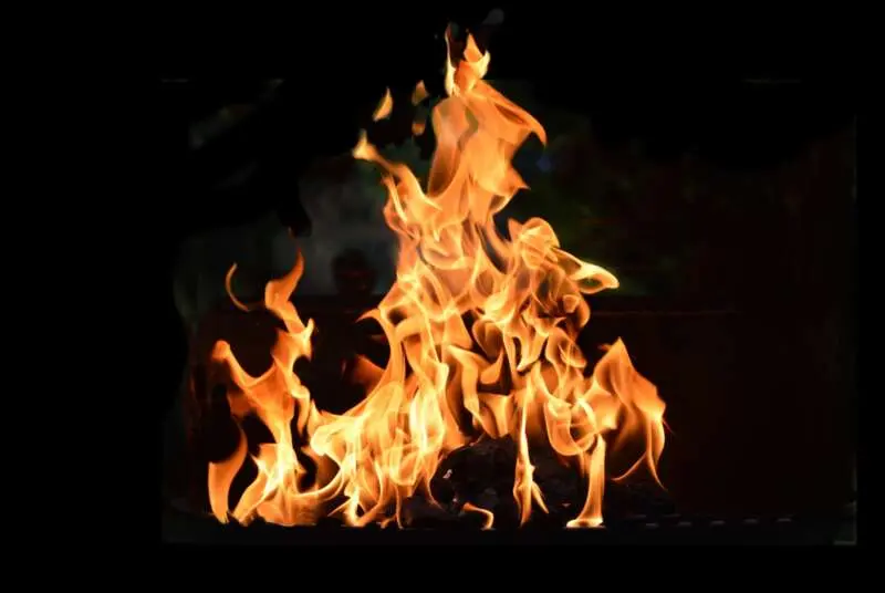 Mit Blauring und Pfadi am Feuer