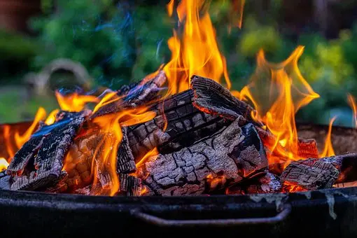 Lobpreis ums Lagerfeuer