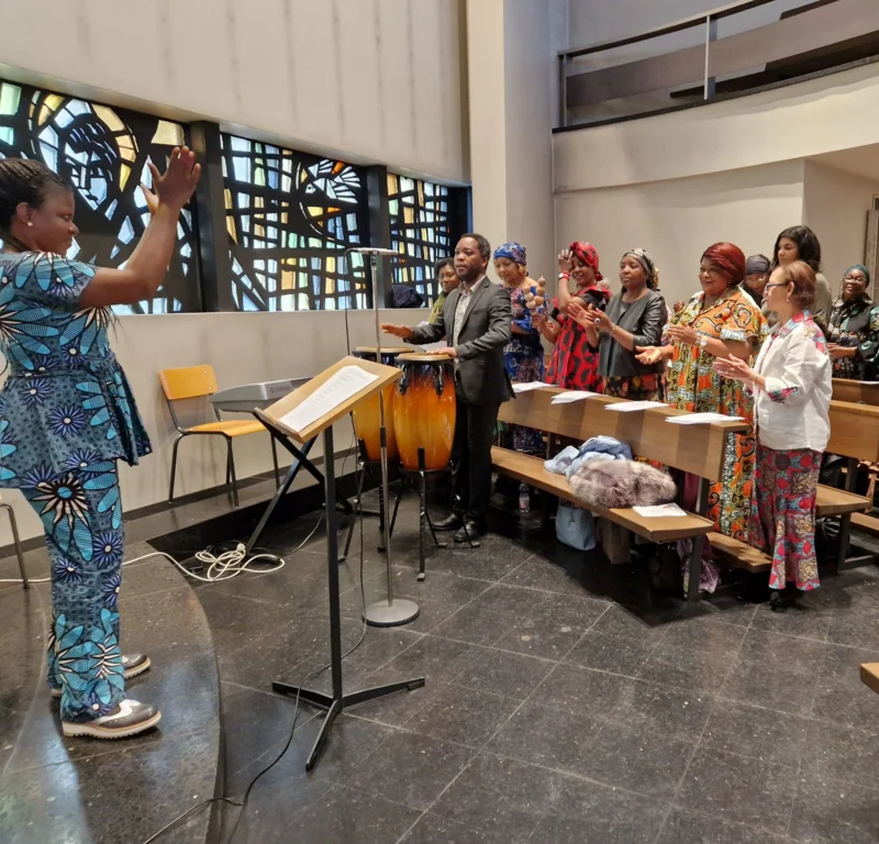 Animation joyeuse et pleine d’entrain par la chorale de la Sainte-Famille