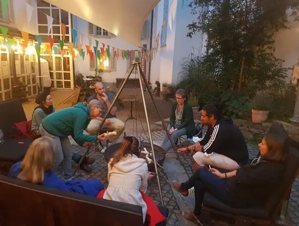 Grüner Güggel besucht Sentigiraffe