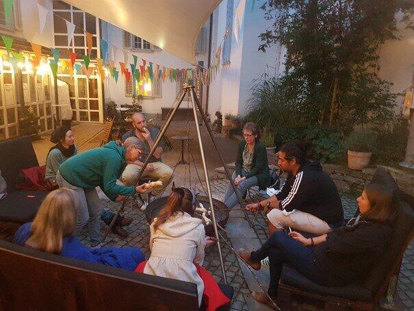 Grüner Güggel besucht Sentigiraffe