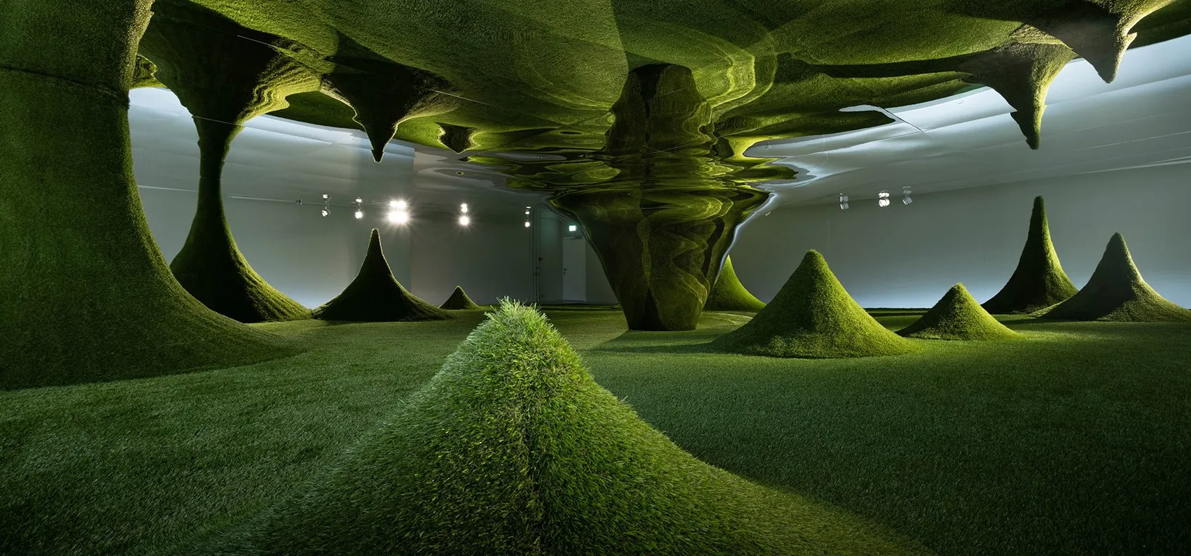 Ausstellungsansicht SLEEPING WITH THE GODS Kulturstiftung Basel H. Geiger | KBH.G, 2022