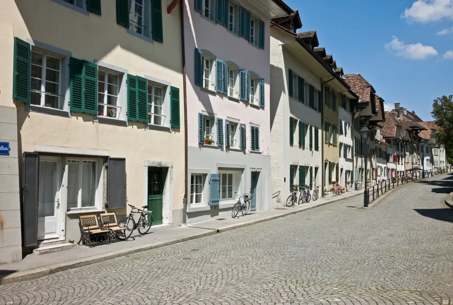 Der bei Fotografen beliebte Strassenzug besteht mehrheitlich aus gut erhaltenen spätgotischen Bürgerhäusern. Der bei Fotografen beliebte Strassenzug besteht mehrheitlich aus gut erhaltenen spätgotischen Bürgerhäusern.