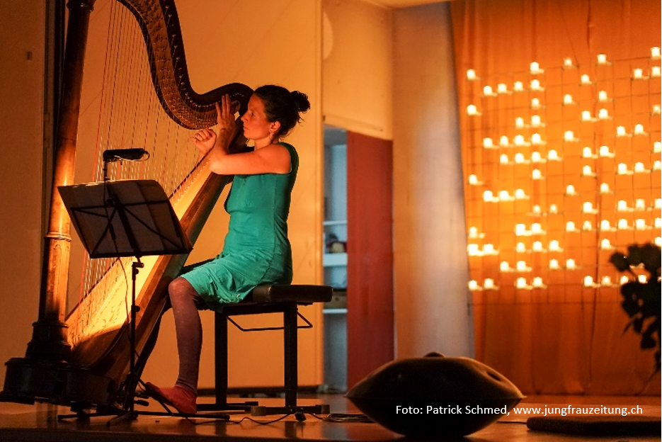 Geschichte und Musik vor der Lichterwand