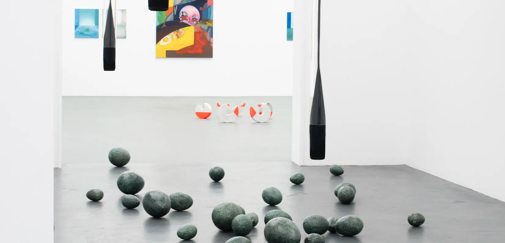 Installation view «World’s Rainbow» Diplomausstellung Bachelor und Master Institut Kunst HGK FHNW in Basel, Kunsthaus Baselland, 2021.