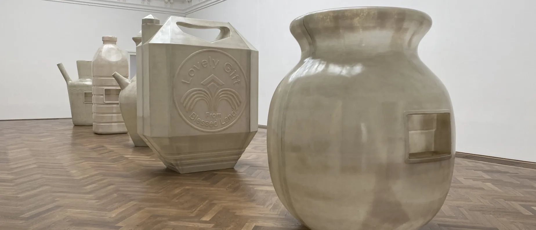 Man möchte die Kunst anfassen - soll man aber natürlich nicht.