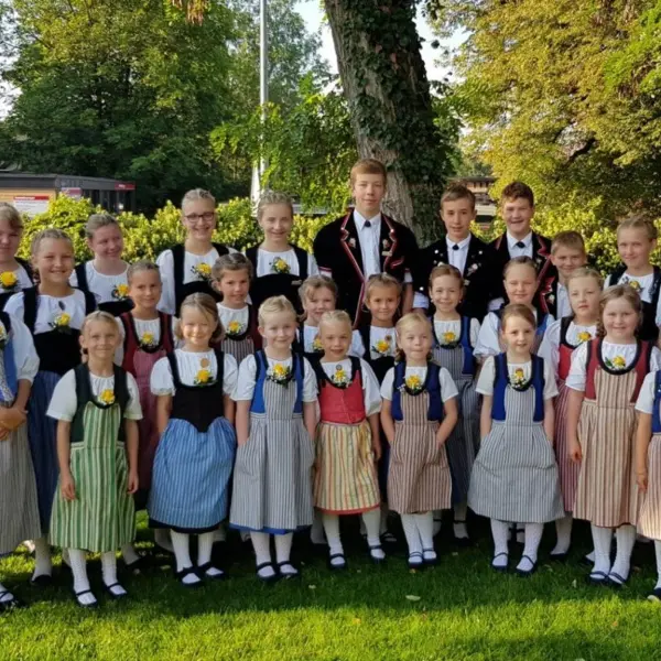 Eröffnung mit den Jungjodlern Oesch