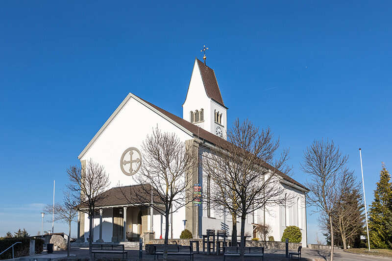 Feuriger Start mit dem Chor «Solcanta» in der Kirche, Kinderkino in der Kaplanei
