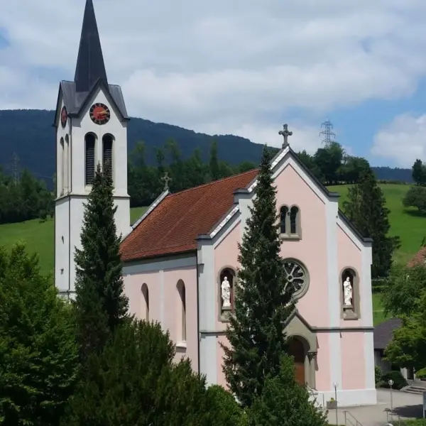 Essen, Trinken und Zusammensein im Mondschein