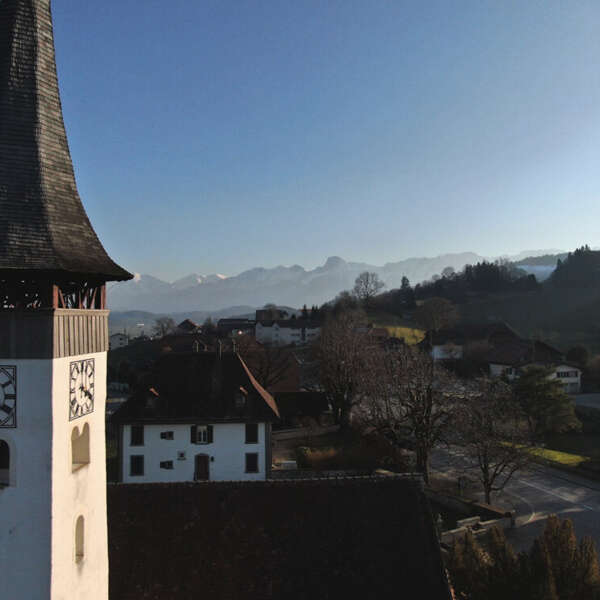 Läuten der Kirchenglocken und Eröffnung