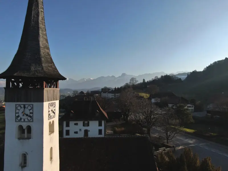 Läuten der Kirchenglocken und Eröffnung