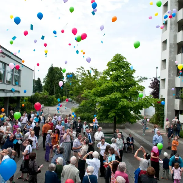 Luftballons fliegen lassen