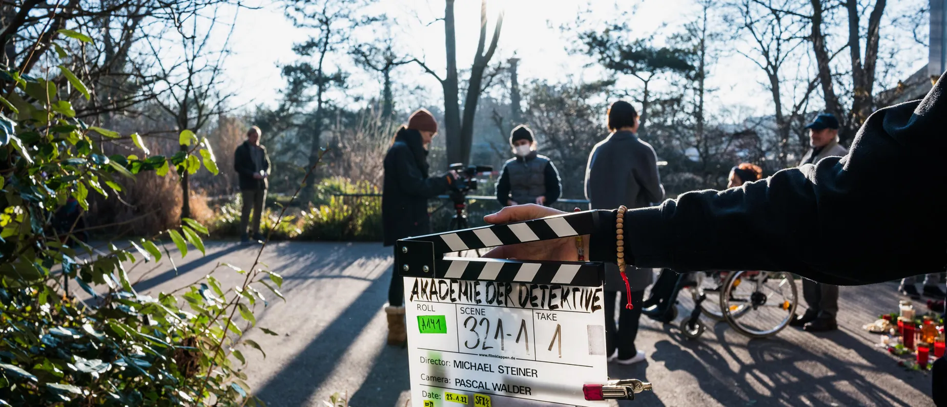 Die Beschatter
Dreharbeiten
2022

Copyright: SRF/Pascal Mora

Regie: Michael Steiner
Produktion: Turnus Film AG
Kamera: Pascal Walder
Created by Simone Schmid, Francesco Rizzi