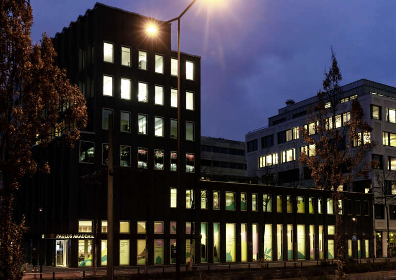 Paulus Akademie - Stellt Fragen zur Zeit