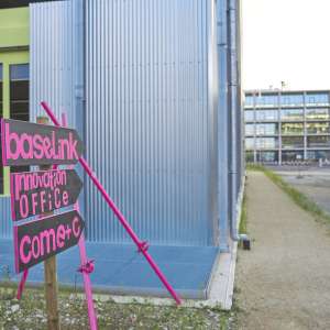 Wegweiser von der Kreuzstrasse zum Innovation Office