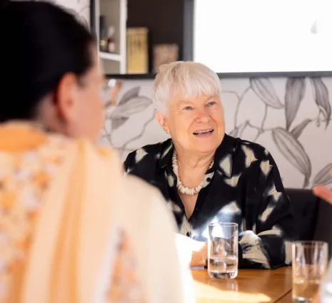 Patienten und Angehörige im Restaurant