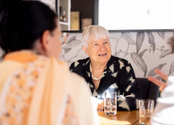 Patienten und Angehörige im Restaurant