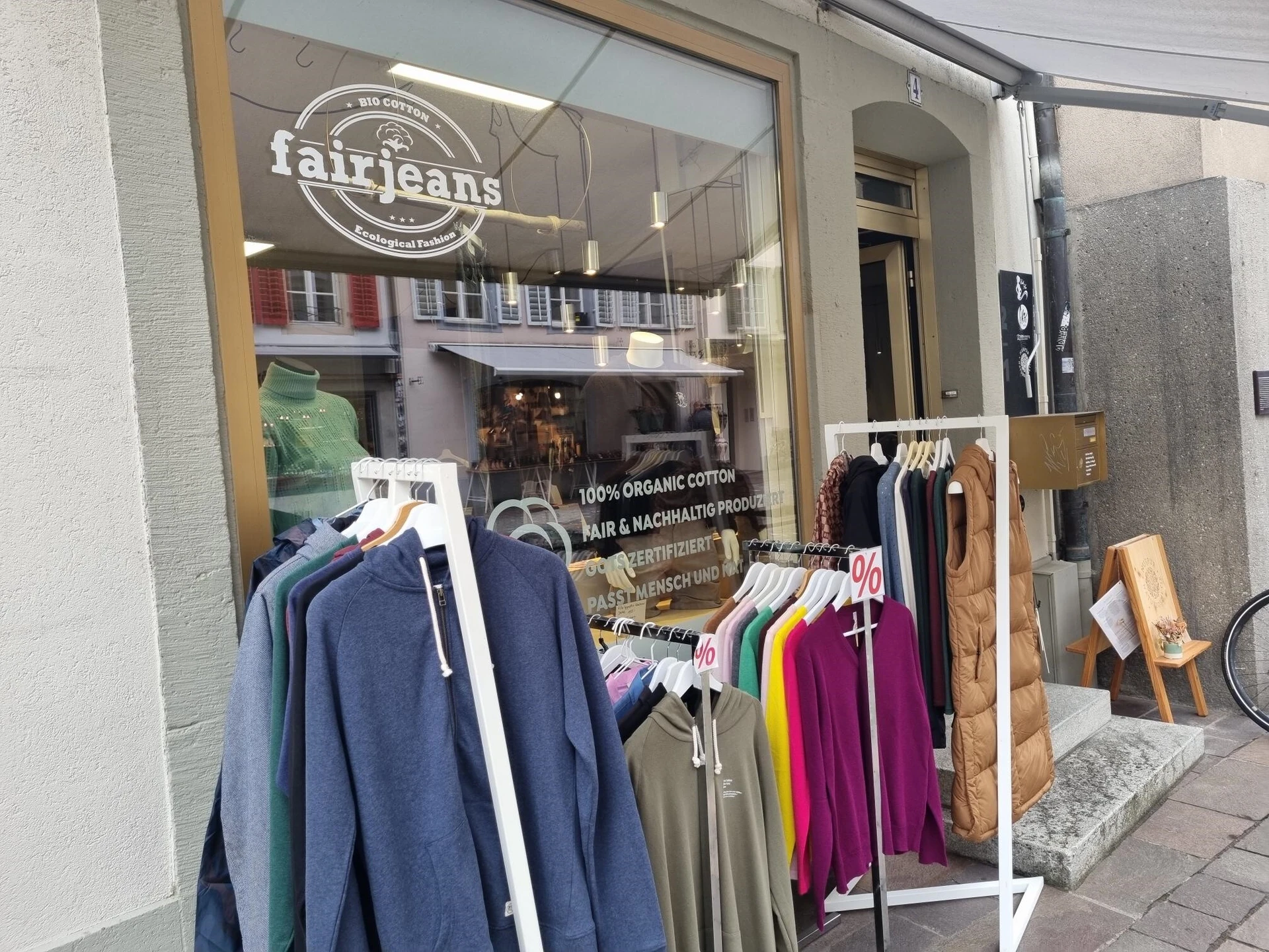 REVIVI / Fairjeans