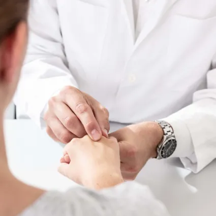 Rheumatalogie Untersuchung Hand