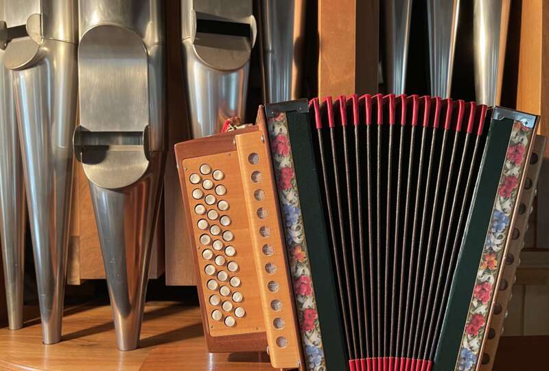 Folkloristische Klänge und Kurzinput in der Kirche