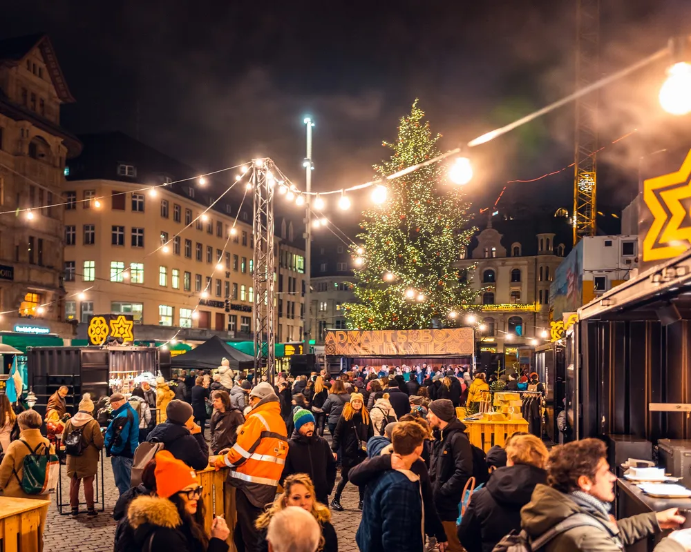 Weihnachtsdorf mit Genuss & Live-Musik