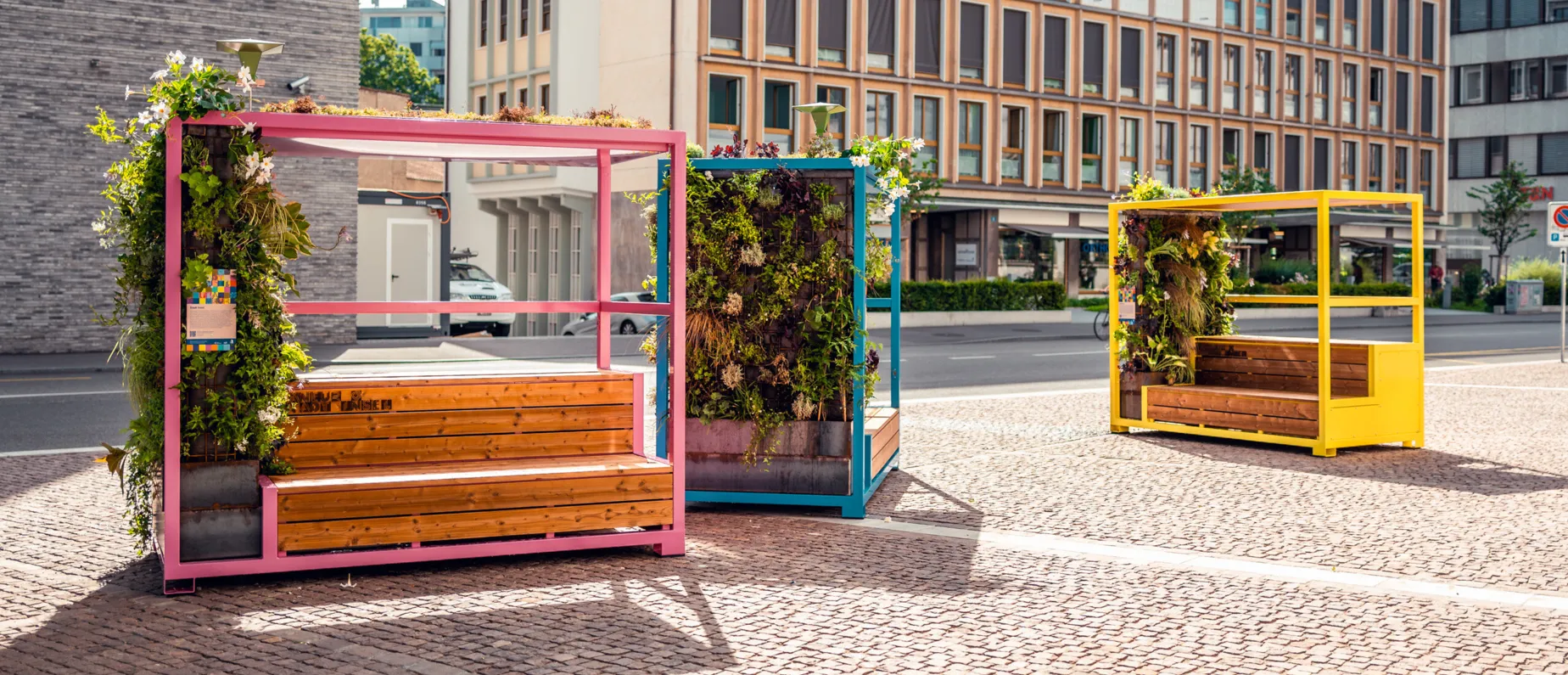 Mit den Flâneur Stadt-Möbeln werden Stadtnutzende dazu eingeladen, über den öffentlichen Raum der Zukunft nachzudenken und sich ab der angenehmen Überraschung zu erfreuen: Die Stadt als Wohnzimmer der Zukunft. Bis im Oktober stehen an drei Orten in der...