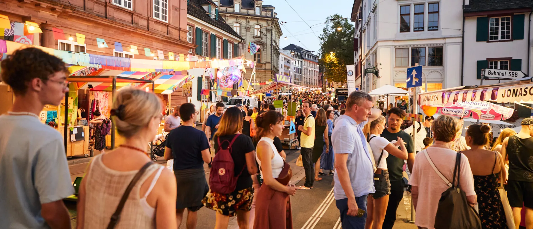 Vom 7. bis zum 9. September 2023 verwandelt sich die Elisabethenstrasse in einen Erlebnisort für kleine und grosse Menschen mit Entdeckergeist, Genussfreude und Tatendrang. Workshops, Live-Musik, kluge Konzepte, spannende Ideen, sympathische Gesichter...