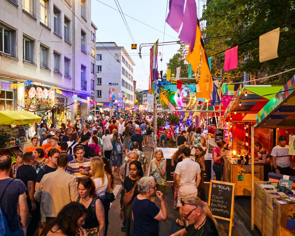 Vom 7. bis zum 9. September 2023 verwandelt sich die Elisabethenstrasse in einen Erlebnisort für kleine und grosse Menschen mit Entdeckergeist, Genussfreude und Tatendrang. Workshops, Live-Musik, kluge Konzepte, spannende Ideen, sympathische Gesichter...