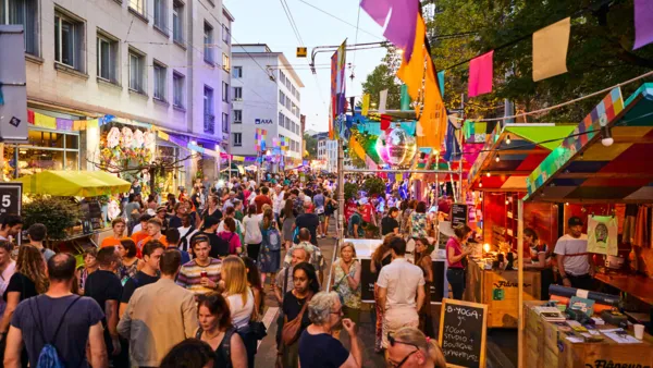 Vom 7. bis zum 9. September 2023 verwandelt sich die Elisabethenstrasse in einen Erlebnisort für kleine und grosse Menschen mit Entdeckergeist, Genussfreude und Tatendrang. Workshops, Live-Musik, kluge Konzepte, spannende Ideen, sympathische Gesichter...