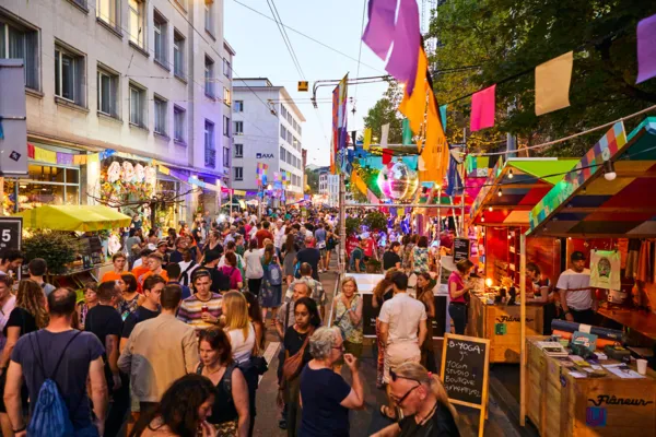 Vom 7. bis zum 9. September 2023 verwandelt sich die Elisabethenstrasse in einen Erlebnisort für kleine und grosse Menschen mit Entdeckergeist, Genussfreude und Tatendrang. Workshops, Live-Musik, kluge Konzepte, spannende Ideen, sympathische Gesichter...