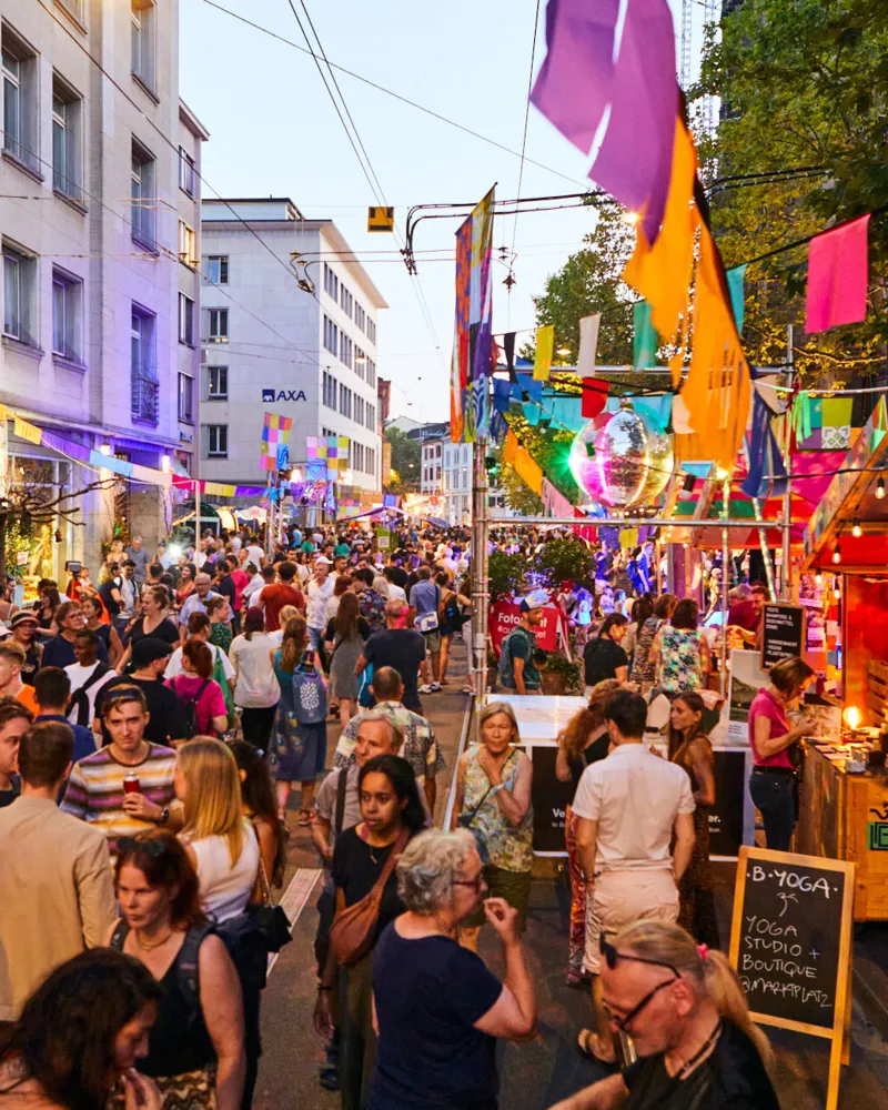 Vom 7. bis zum 9. September 2023 verwandelt sich die Elisabethenstrasse in einen Erlebnisort für kleine und grosse Menschen mit Entdeckergeist, Genussfreude und Tatendrang. Workshops, Live-Musik, kluge Konzepte, spannende Ideen, sympathische Gesichter...