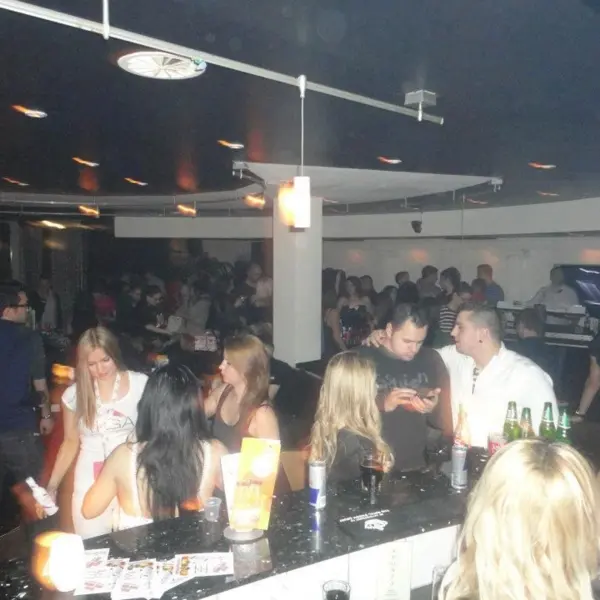Adonis Bar